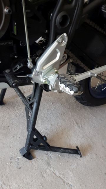 T7 centerstand footpegs.jpg