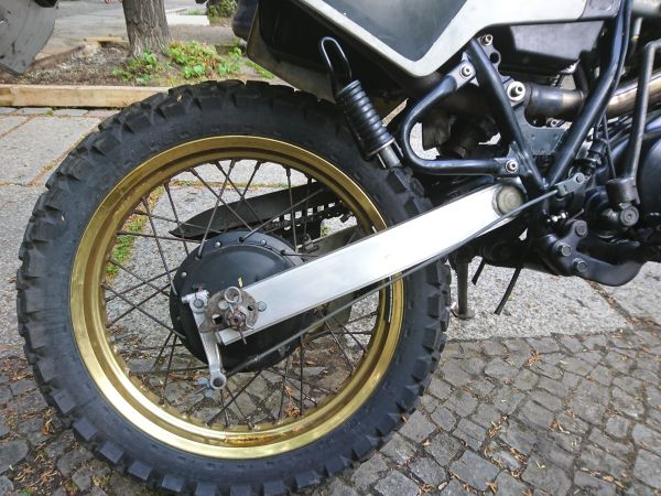 XT600-Schwinge.JPG