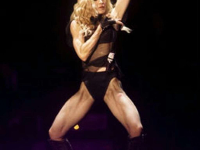 544019009-madonna_2008_cardiff_475px-La6.jpg