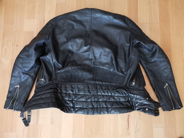 Motorradjacke_hinten.jpg