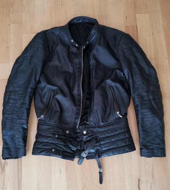 Motorradjacke_vorne.jpg