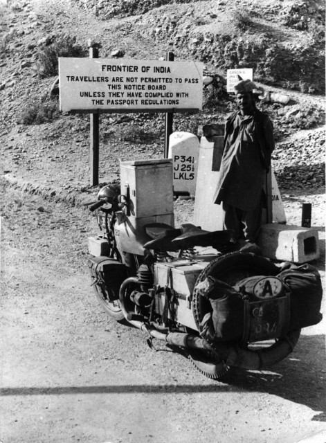 Tichy_an-Indiens-Grenze.jpg (612.53 KiB) 7605-mal betrachtet Tichy_an-Indiens-Grenze.jpg