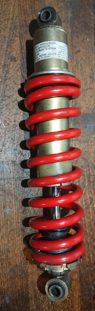 YAMAHA-Stoßdämpfer_3.jpg