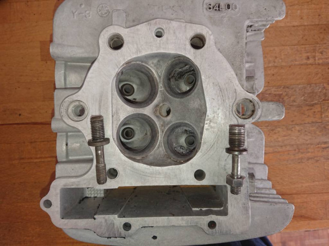 Zyinderkopf-Stehbolzen.jpg (87.66 KiB) 3045-mal betrachtet Zyinderkopf-Stehbolzen.jpg