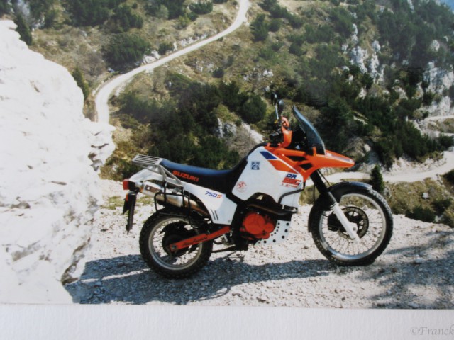 Suzuki DR Big 750 er am Tremalzo - 2.jpg